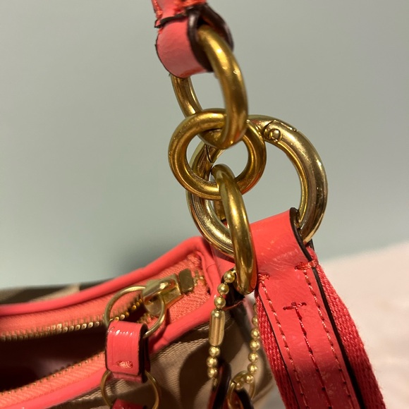 COACH Pouchette and Sling bag in great condition. Authentic pre-owned - Picture 3 of 10